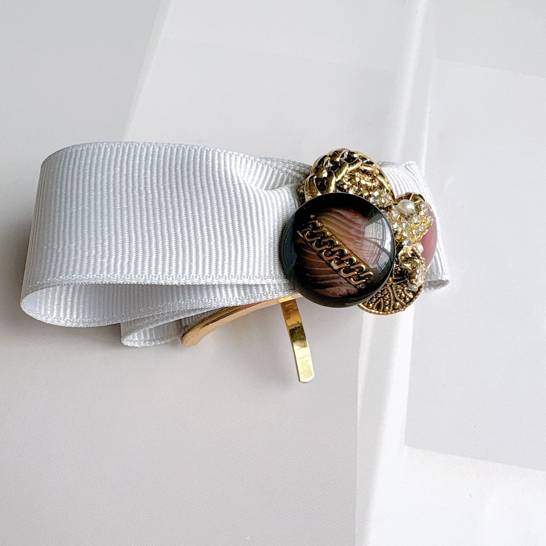 イタリアヴィンテージボタンとリボンのポニーフック(クラシックグレー)No.005 | Botonique