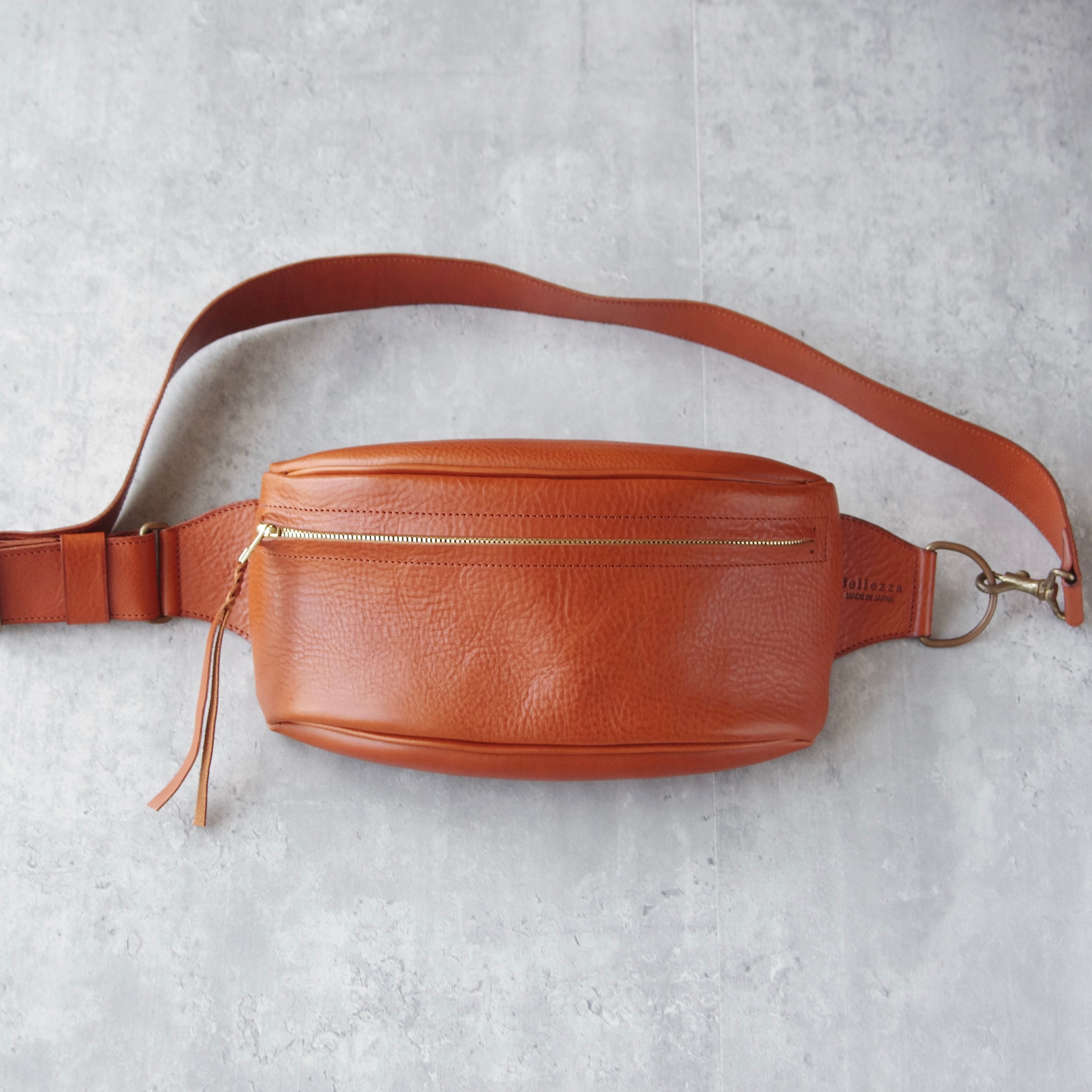 ブルガリ ショルダーバッグ 斜め掛け クロスボディ 茶 レザー 刻印ロゴ メンズ ブルガリ ショルダーバッグ 斜め掛け クロスボディ 茶 レザー 刻印ロゴ