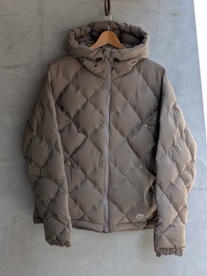 COMFY CMF OUTDOOR GARMENT “CMF WOVEN DOWN HOODIE” D GRAIGE