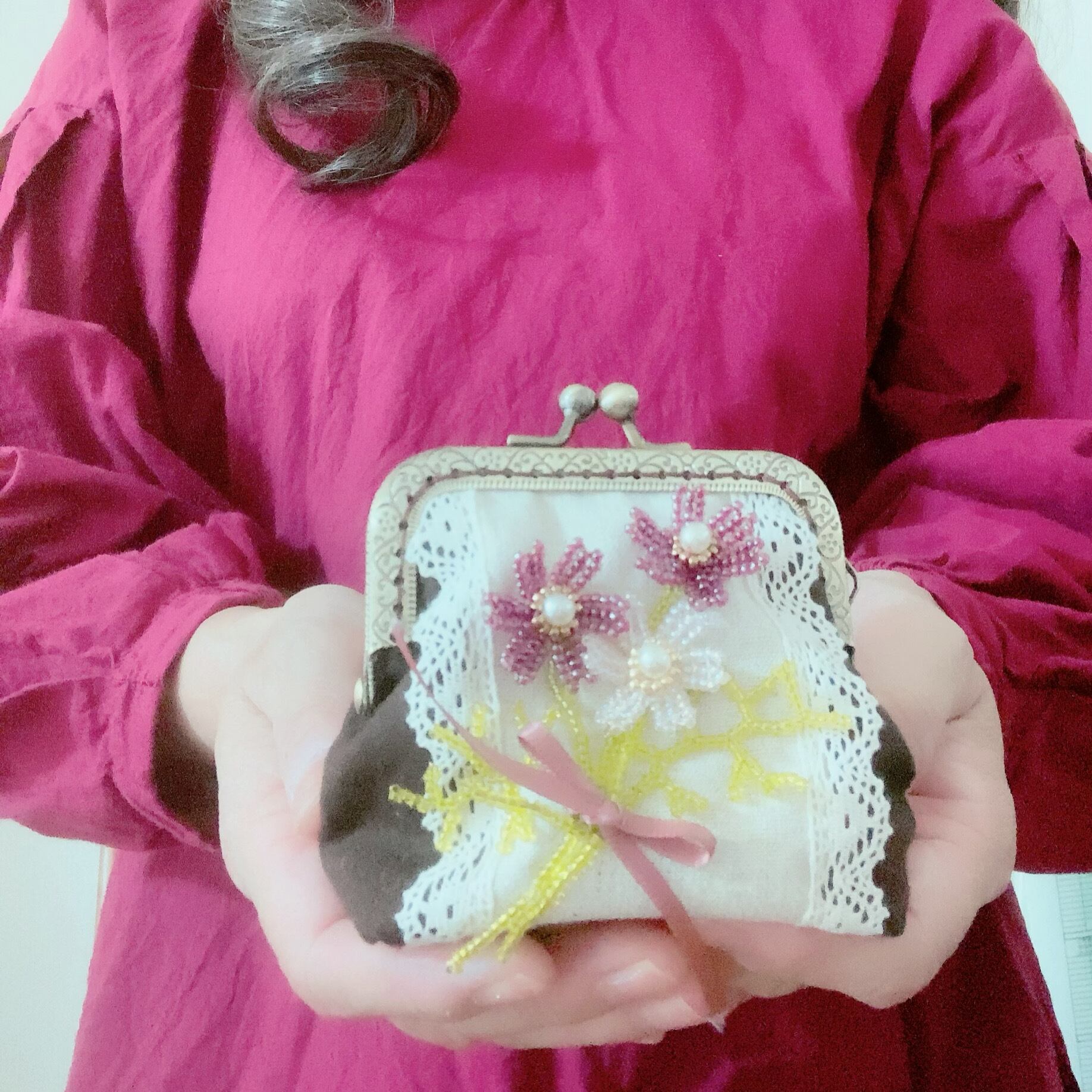 コスモスのビーズ刺繍がま口ポーチ | うさのひみつきち