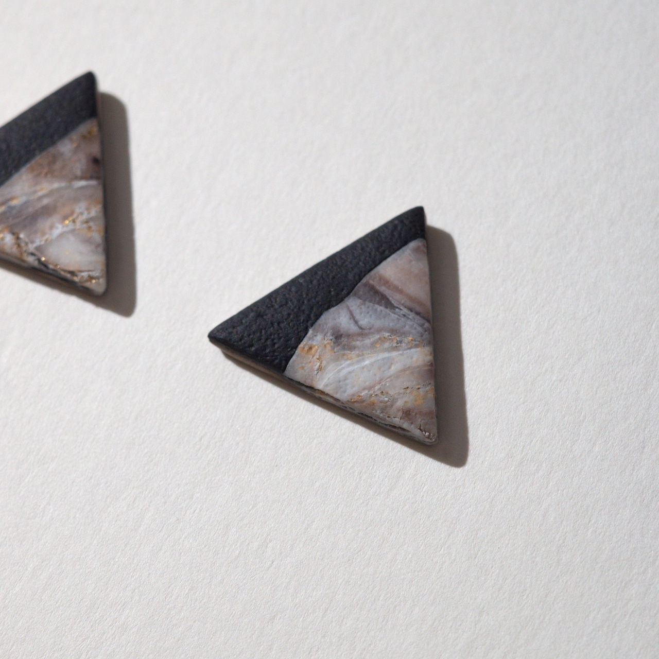 LOOP hogu v1 : Triangle Studs