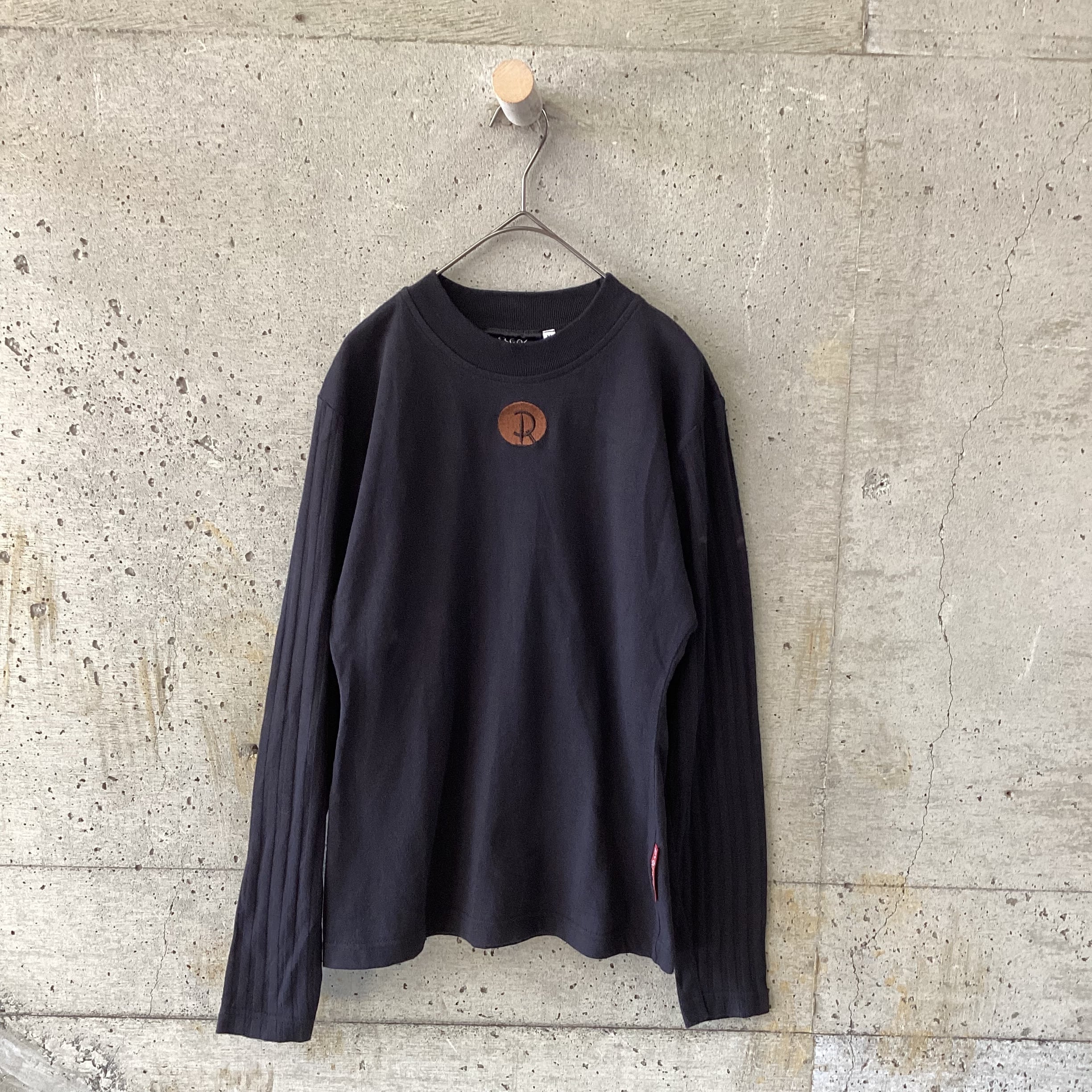 One-point embroidered top