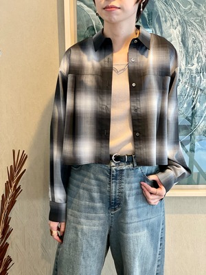 脚長スタイルアップコーデを組むならコレ！ショートチェックシャツ