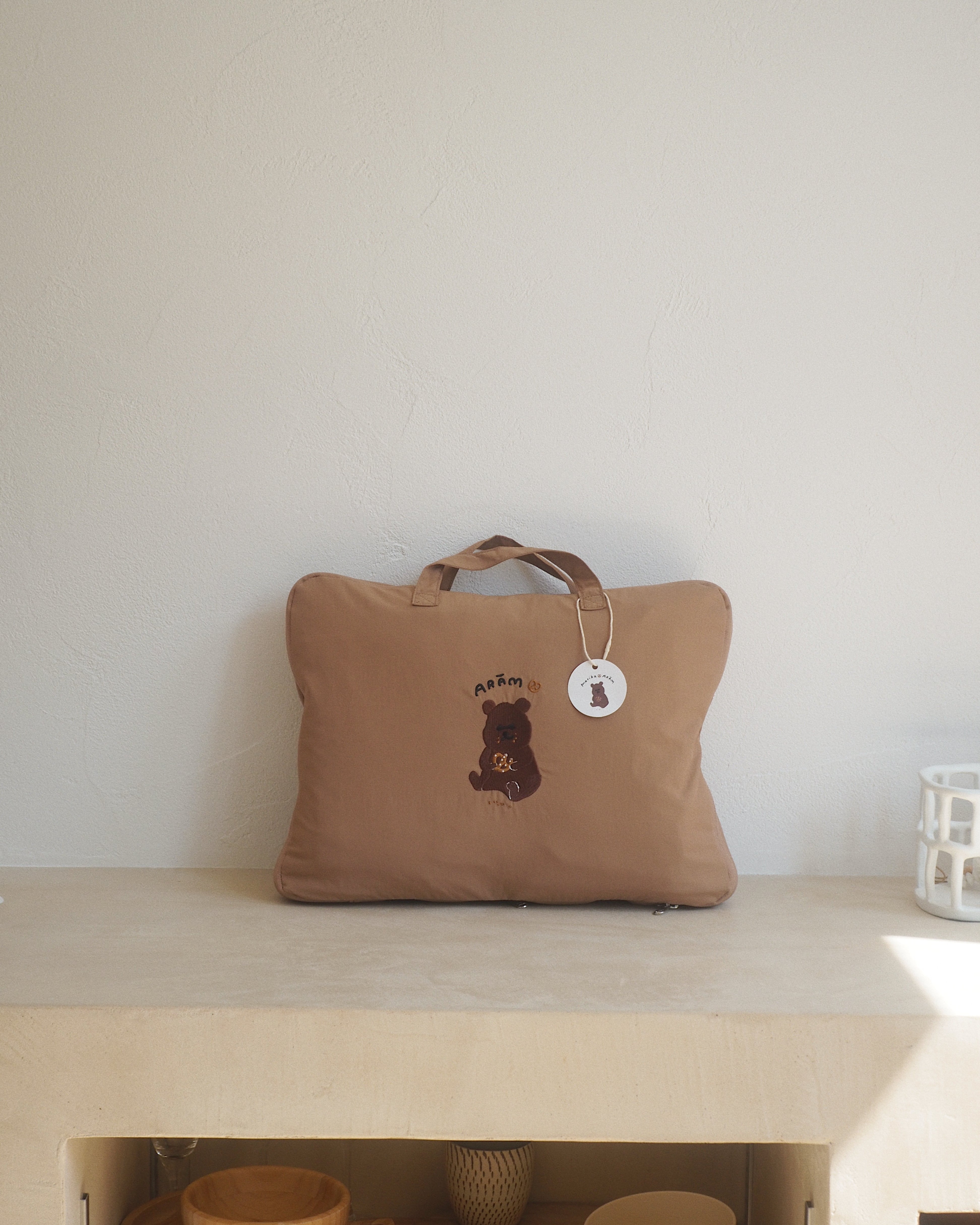 nutsくんのトラベルポーチ L | ARĀM creations