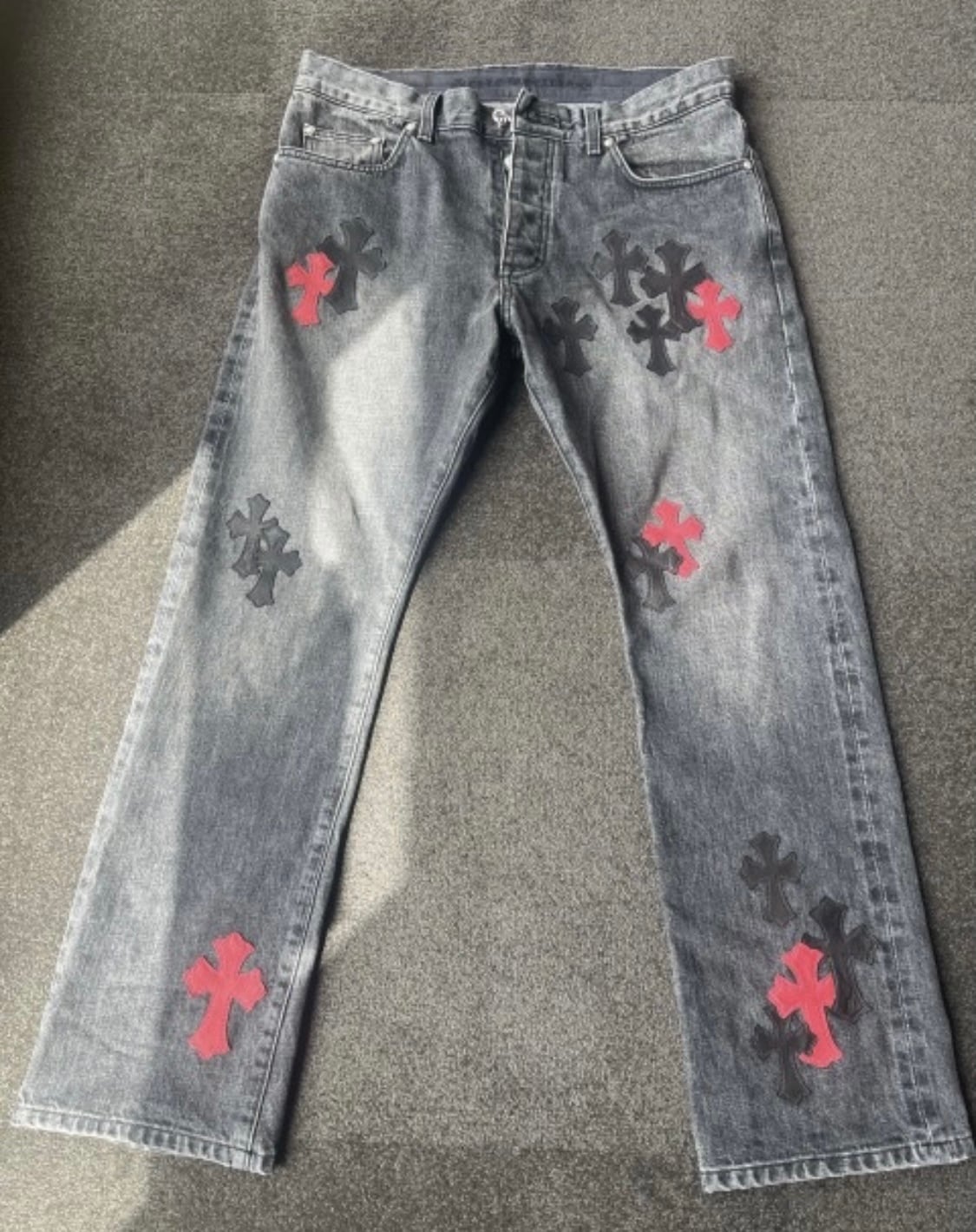 CHROME HEARTS クロムハーツ JEAN STRTLG FBRC クロスパッチ付き ウォッシュド デニムパンツ インディゴブルー