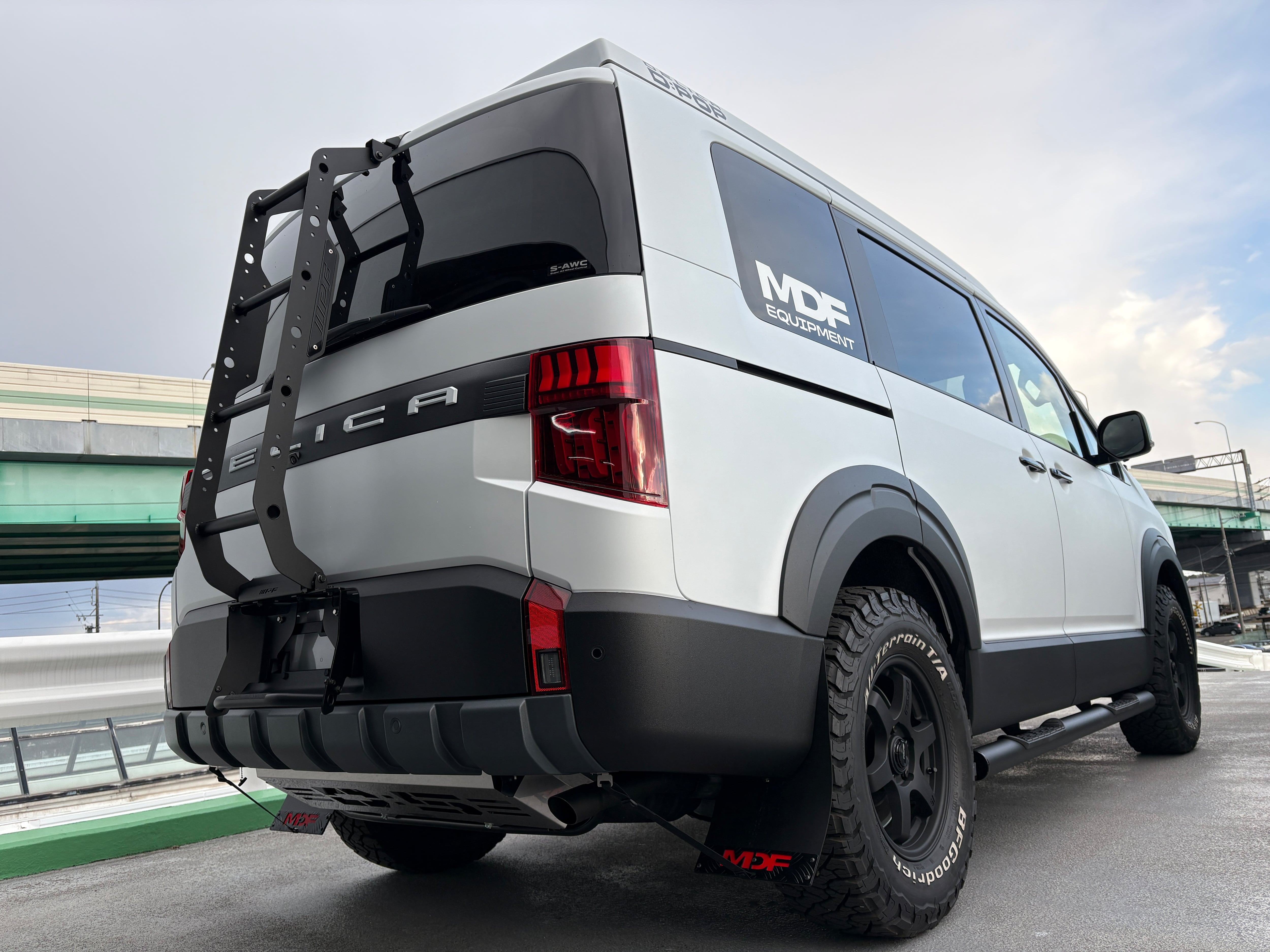 デリカD:5 中後期型専用 ドリンクホルダー 運転席用（フロストホワイト