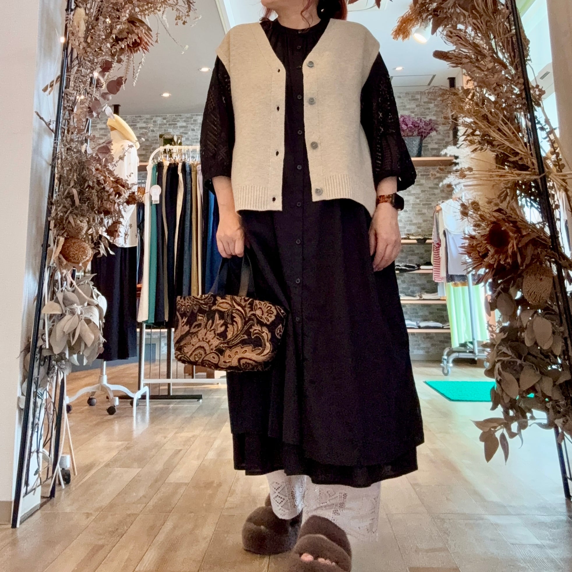 Vネック前開きベスト | moja*