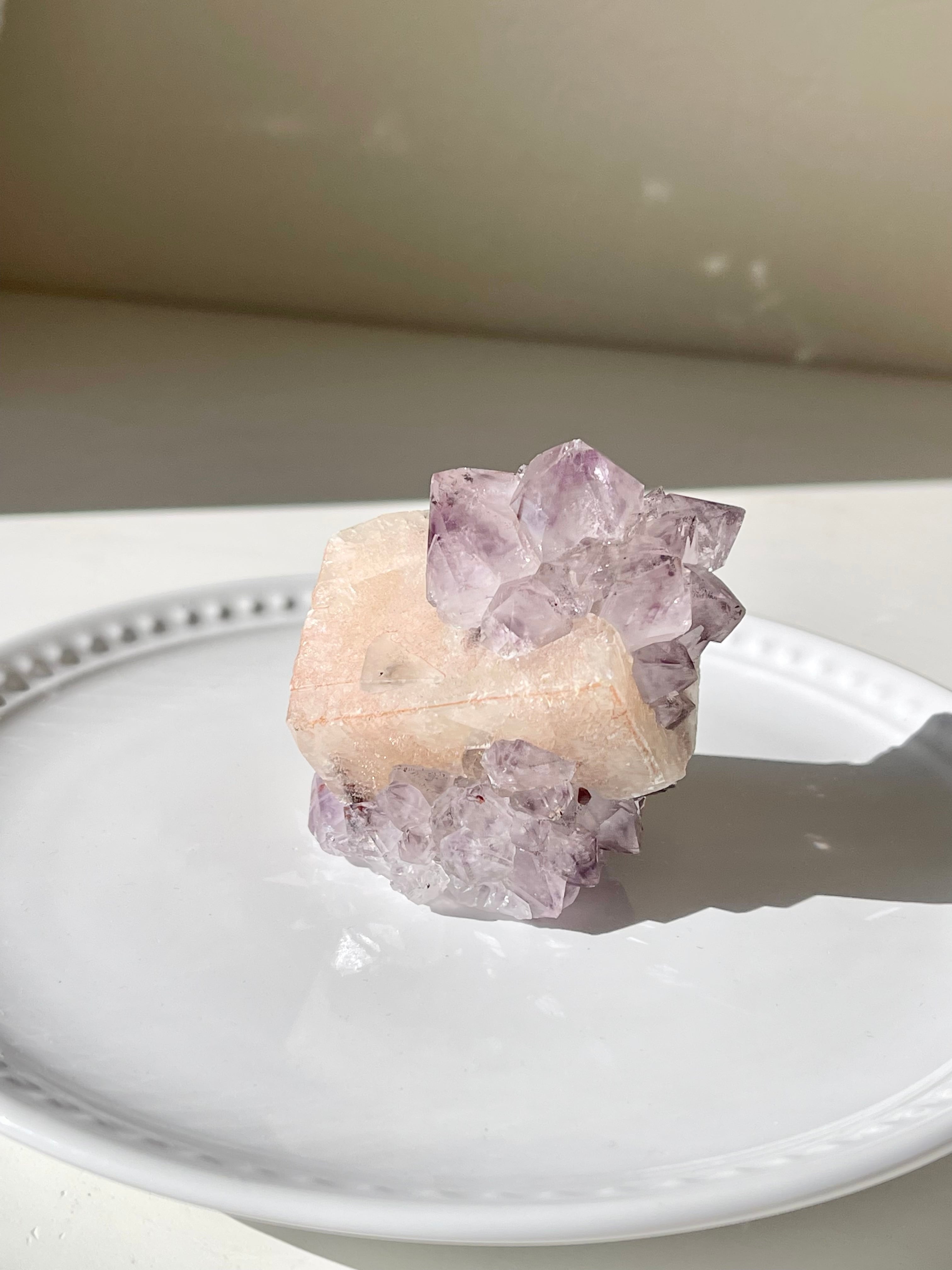 ブラジル産　ピンクスクエアカルサイト共生フラワーアメシスト