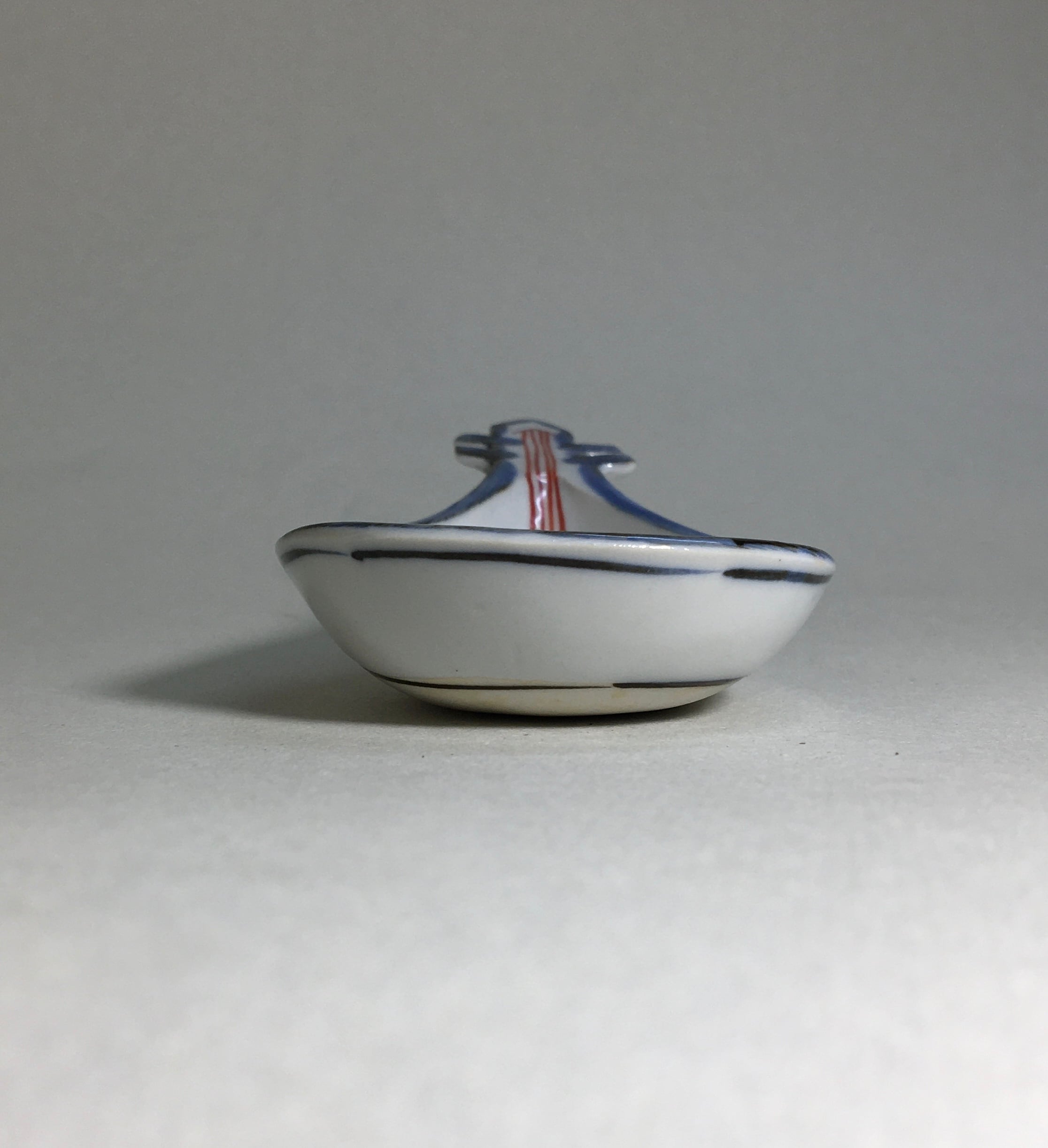 ☆九谷焼 びわ型珍味入（赤） | Cross Border Merchandising