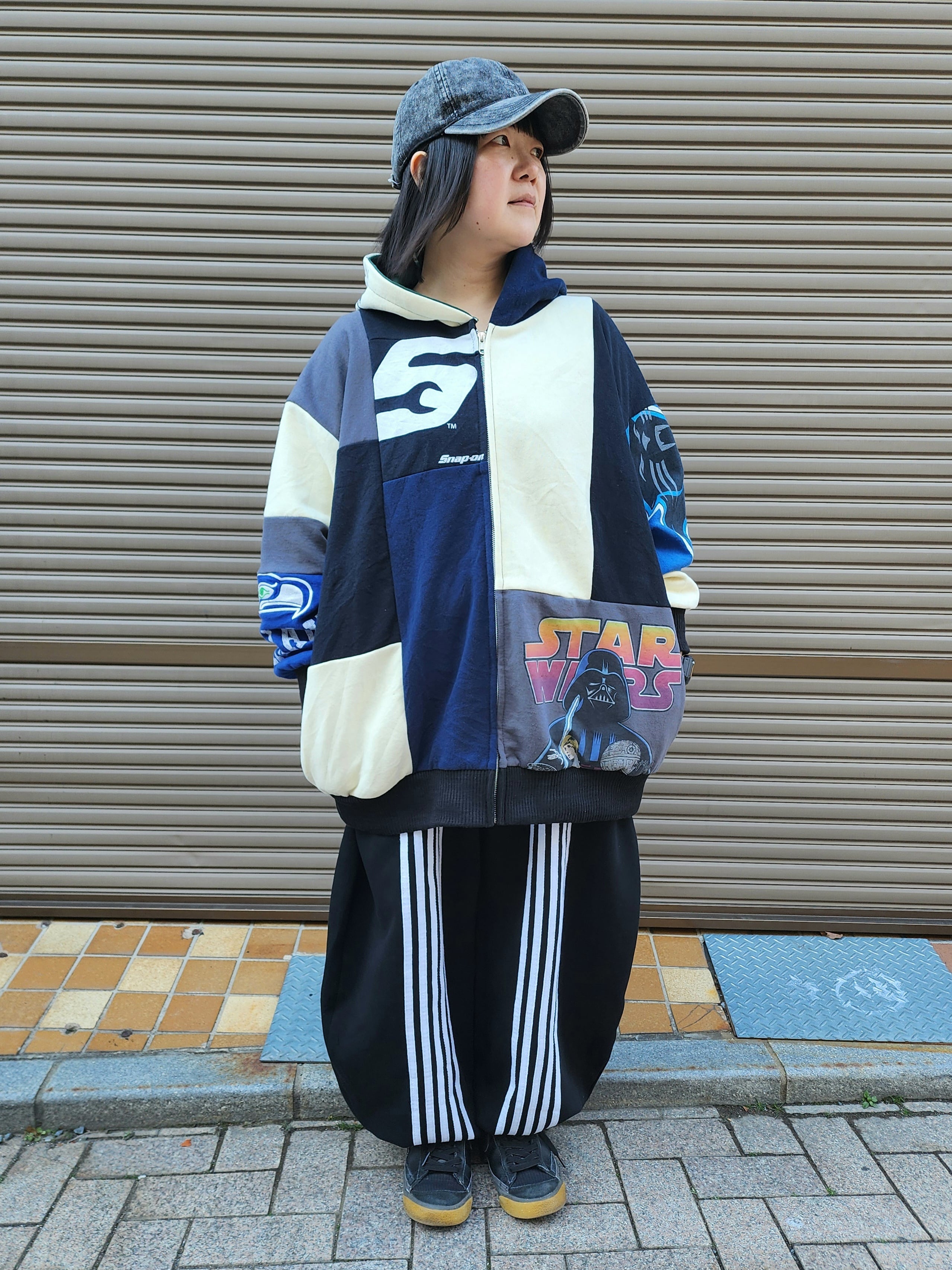 古着リメイク　羽織れるデニムパーカーシャツと花柄 デニムパッチワークワンピ 古着リメイク 羽織れるデニムパーカーシャツと花柄 デニムパッチワーク