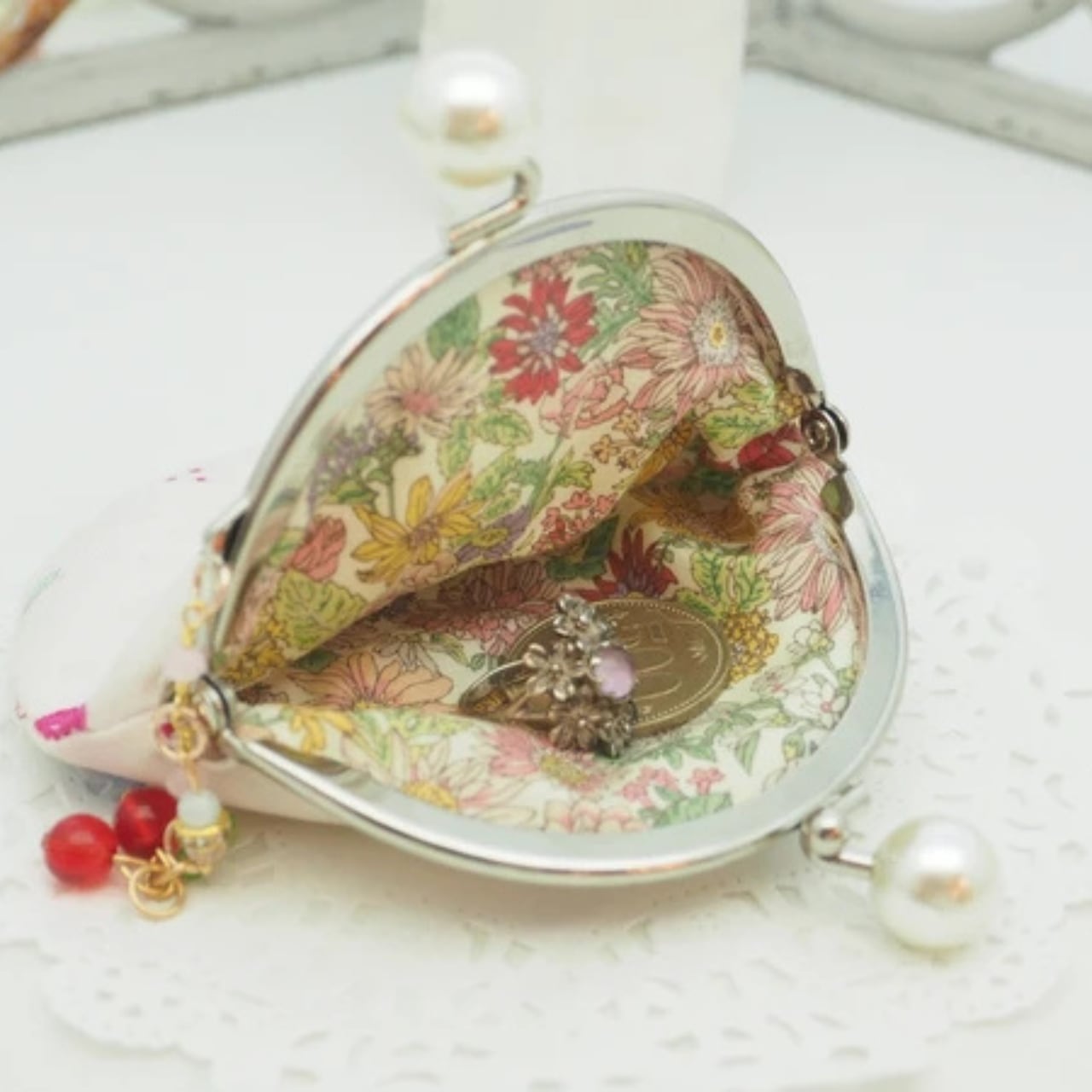 【ハンドメイド】がま口ポーチ コインケース｜おとぎの森の動物たち うさぎと小鳥（口金8.5cm）