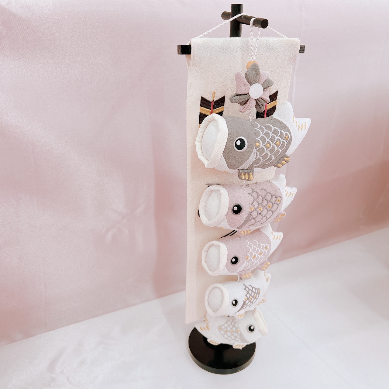 室内鯉のぼり モダン5匹 白木台 おしゃれ かわいい (5-T12) | 三浦屋 