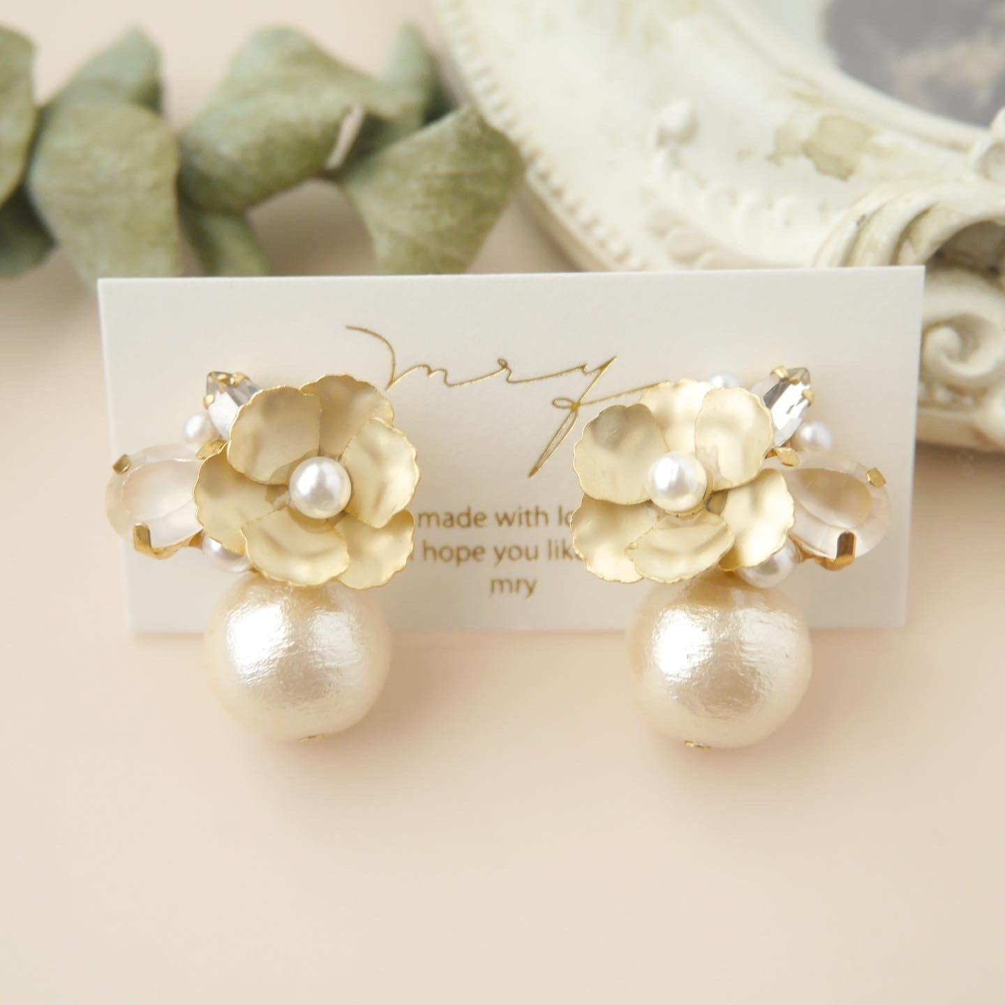 2way ゴールドフラワー コットンパール〈ピアス〉