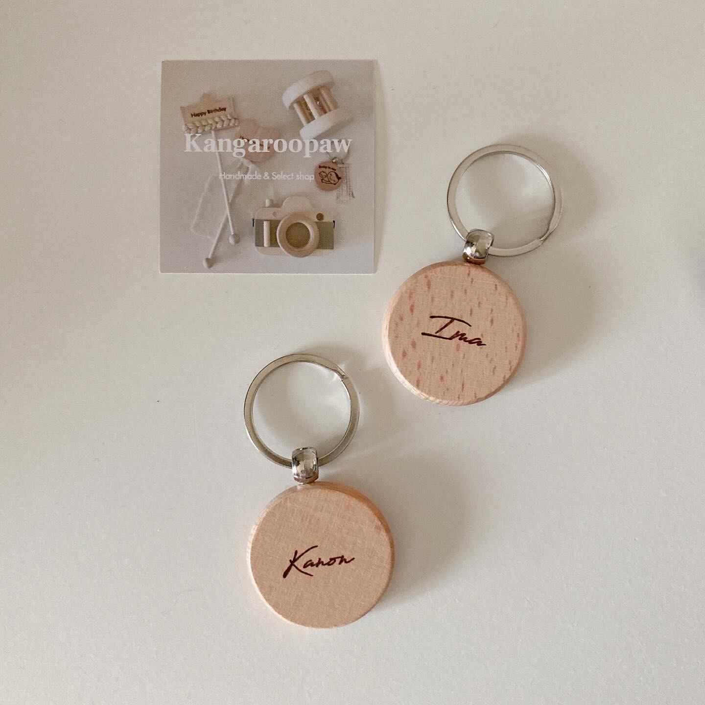 イニシャル キーホルダー 】名入れ ミラーキーホルダー 木製
