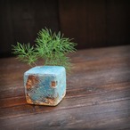 小さな青色小窓サイコロ花瓶 no.3