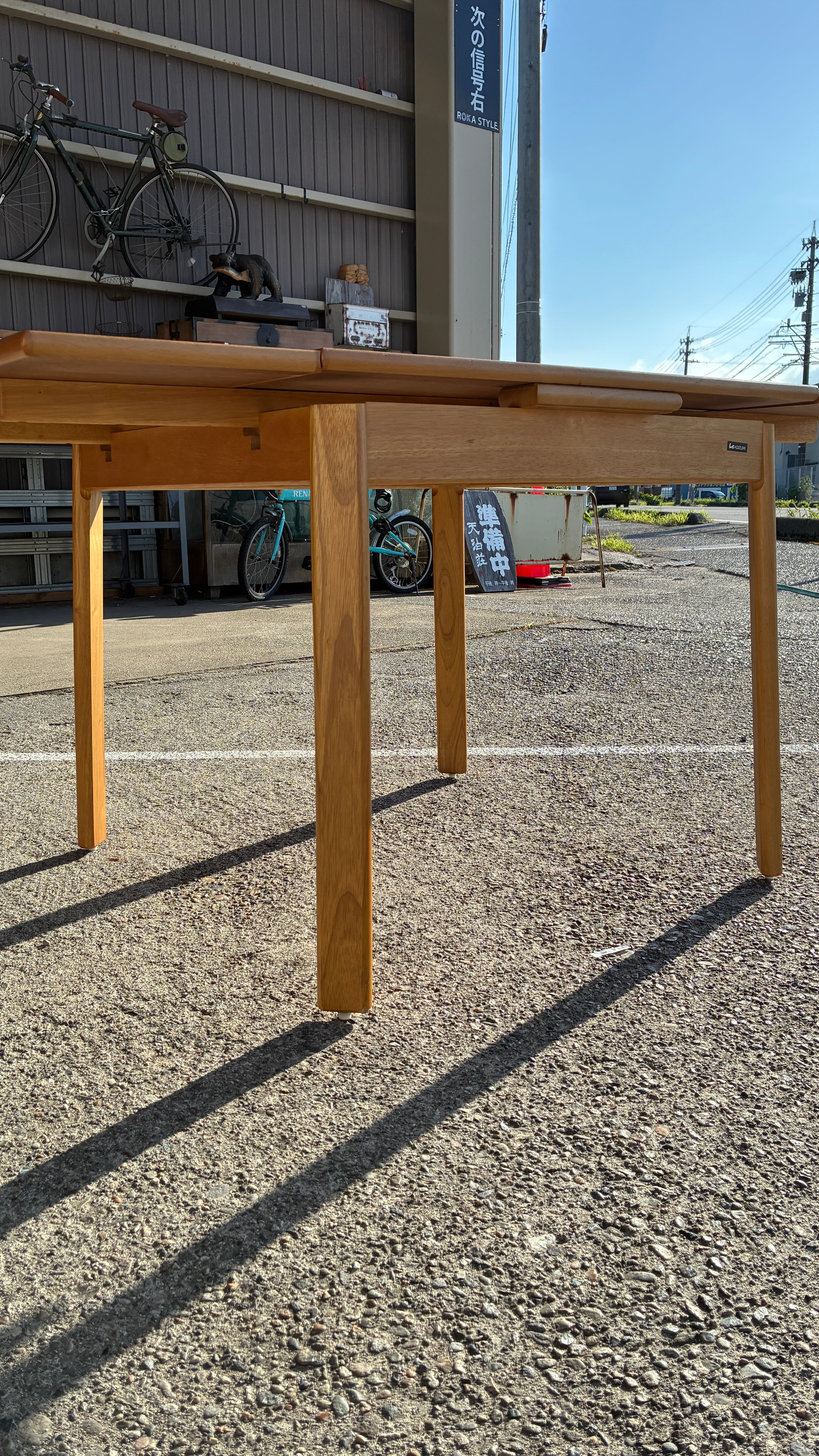 つい伸ばしたくなるKOIZUMIのエクステンションテーブル | ROKA STYLE