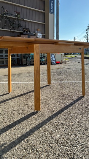 つい伸ばしたくなるKOIZUMIのエクステンションテーブル