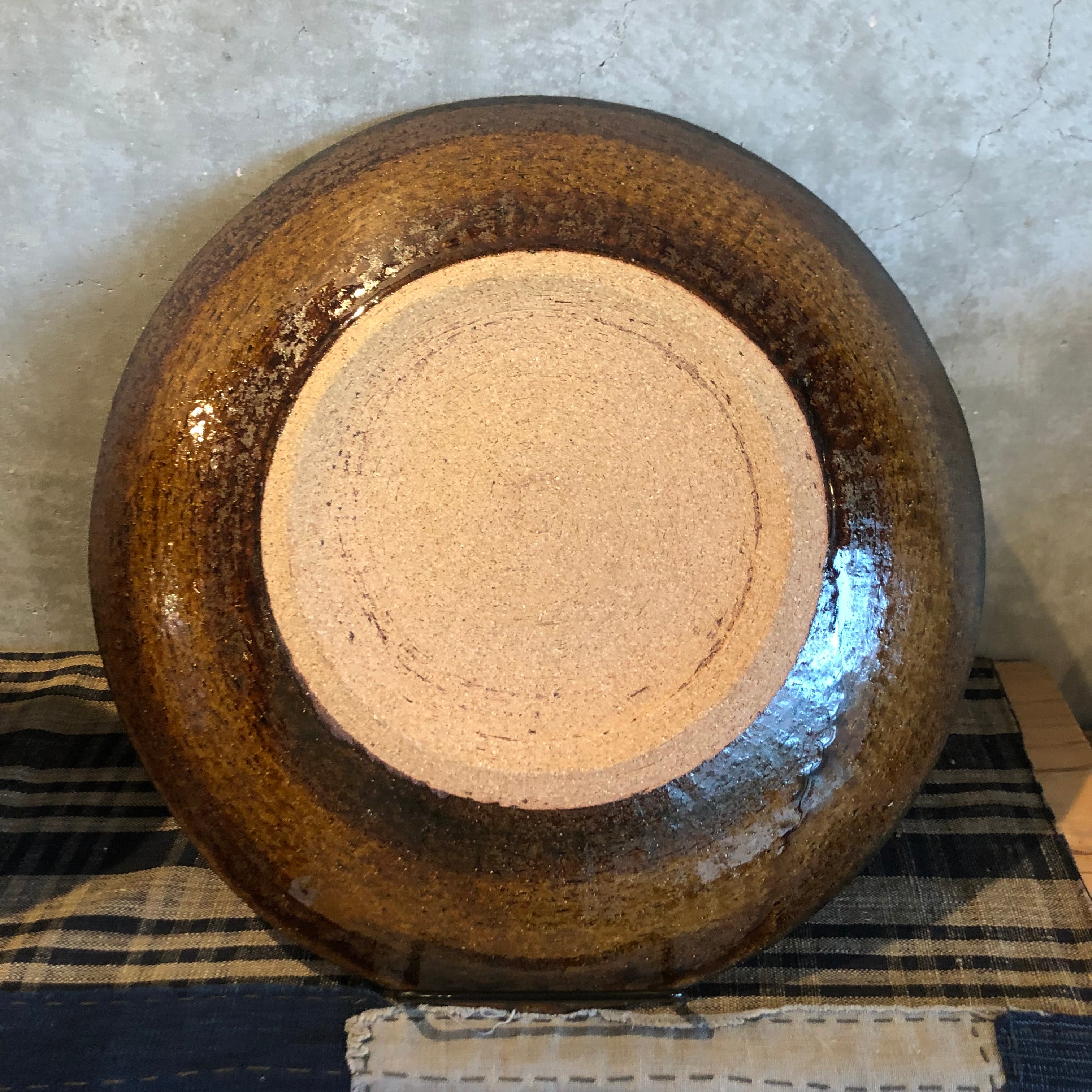 小代焼ふもと窯 スリップウェア丸皿 特大 | タシュロン|器と 小代焼ふもと窯 スリップウェア丸皿 特大 | タシュロン|器と