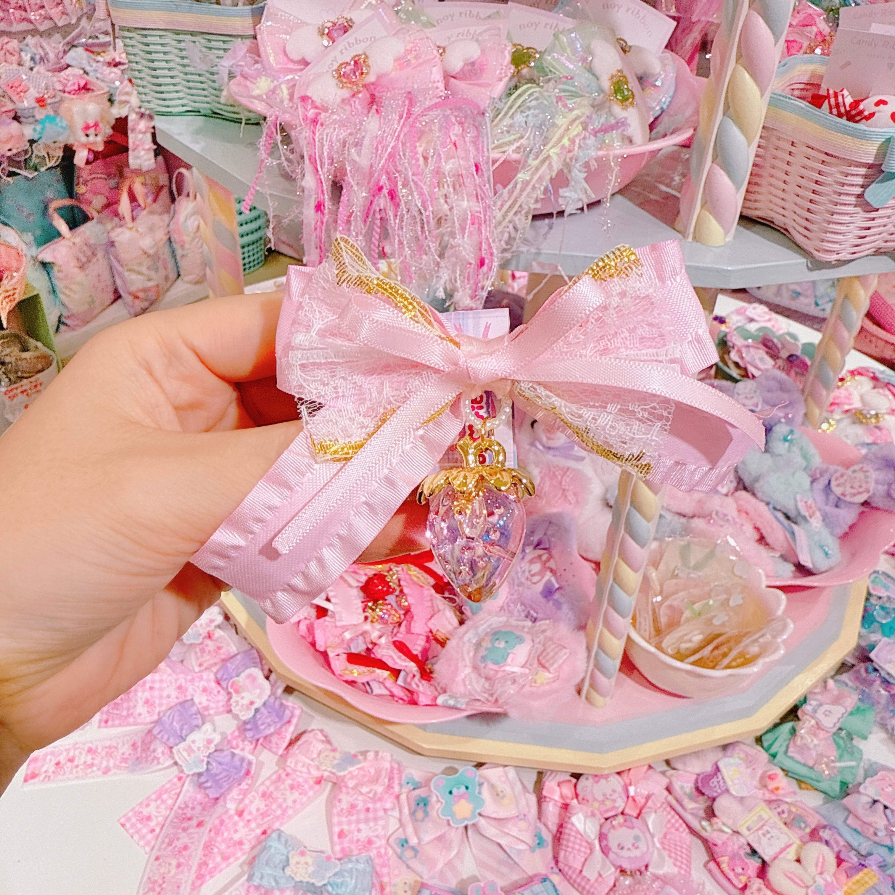 【F7】64-20いちごリボンヘアクリップ