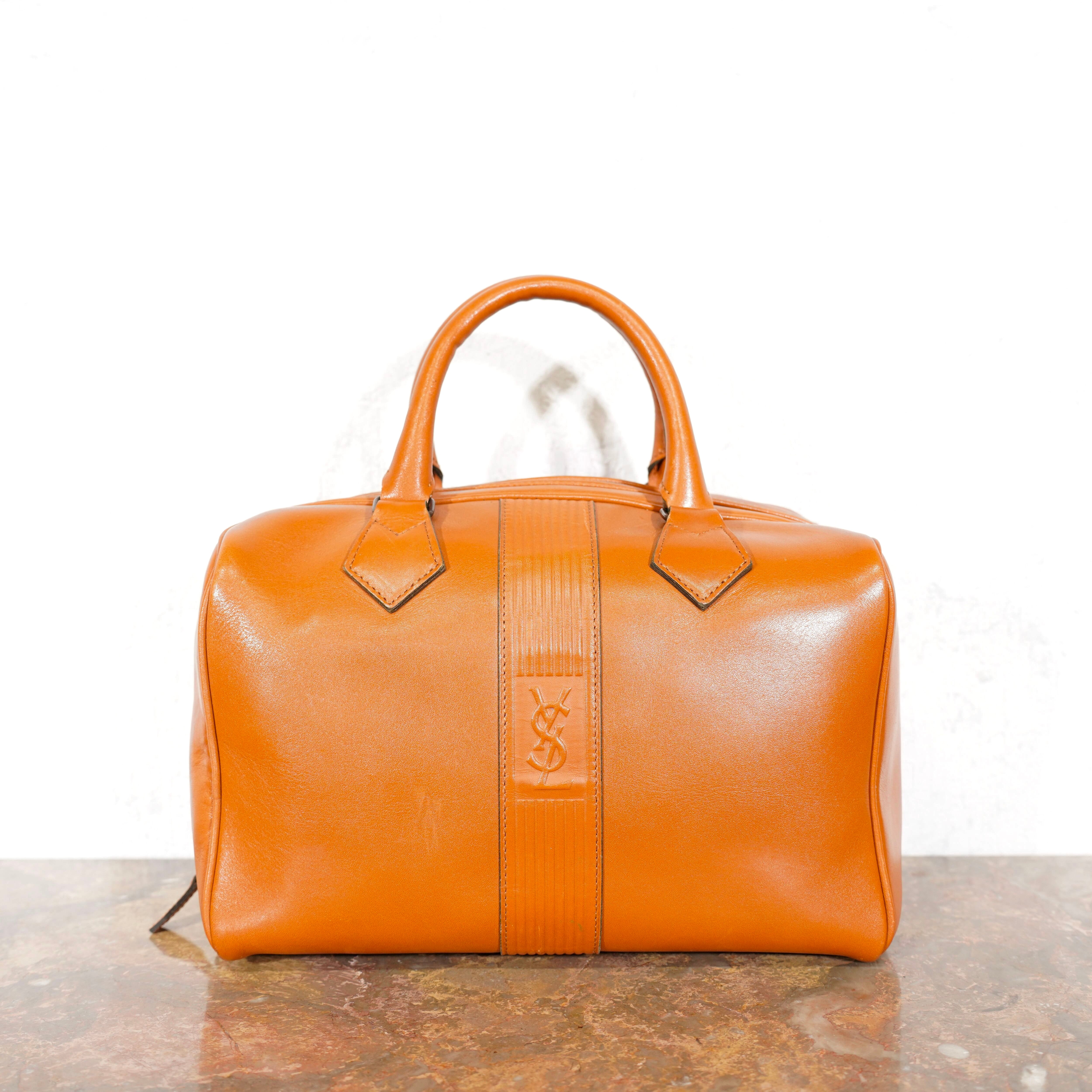 国内発送すぐ届く【Saint Laurent】ロゴ レザー ボストンバッグ YVES SAINT LAURENT LOGO EMBOSSED DESIGN LEATHER BOSTON BAG