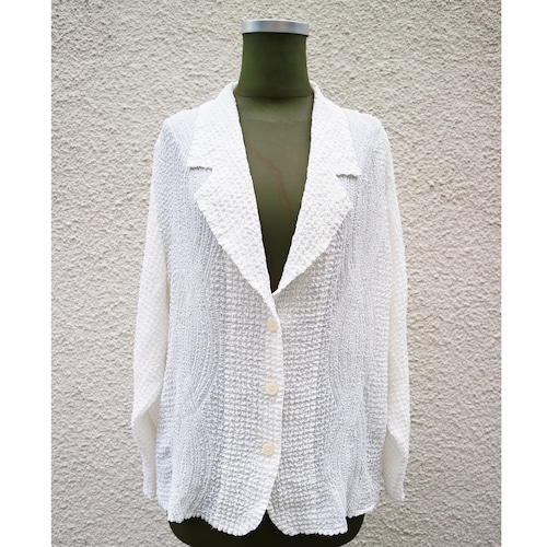 White pleats jacket