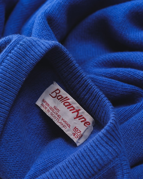 [1970s-1980s] "Ballantyne" Super Geelong Wool V-Neck Sweater (Made in Scotland)
