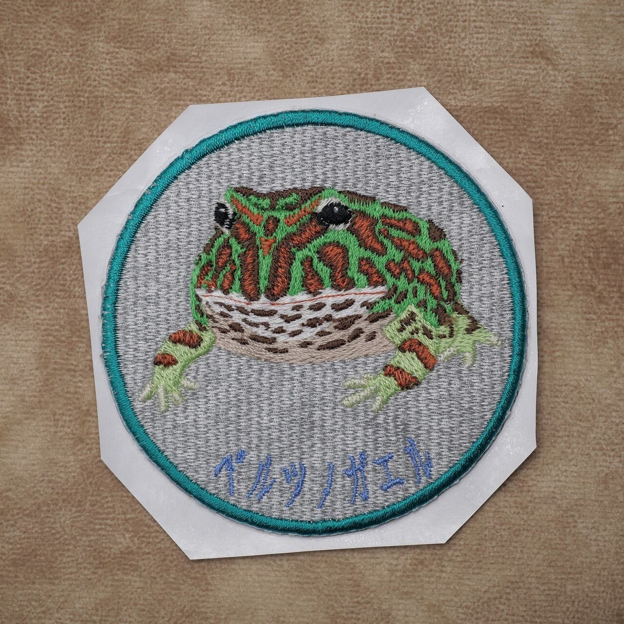 UVERworld カエル刺繍 ユニフォーム ｼｰﾙ＆ｱｲﾛﾝ接着ﾜｯﾍﾟﾝ ベルツノガエル（btk001bs） | miyabido