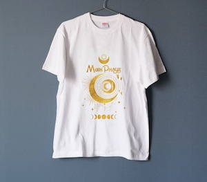 三日月が輝く月の満ち欠け Tシャツ ゴールド WHITE（men&women）