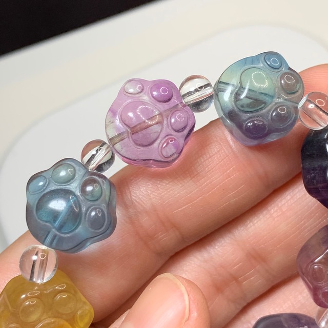 3.カラフル☆肉球フローライト・ブレスレット