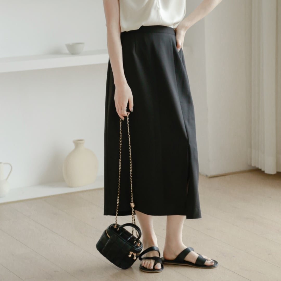 black loose fitting slit design skirt