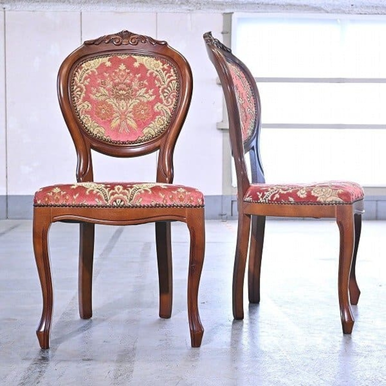 イタリア製 サロンチェア 2脚セット 赤 サイド ダイニング アーム 猫脚 アンティーク調 クラシカル 真鍮鋲 Italy【中古家具/中古インテリア/USED家具ユーズド家具/リサイクル】