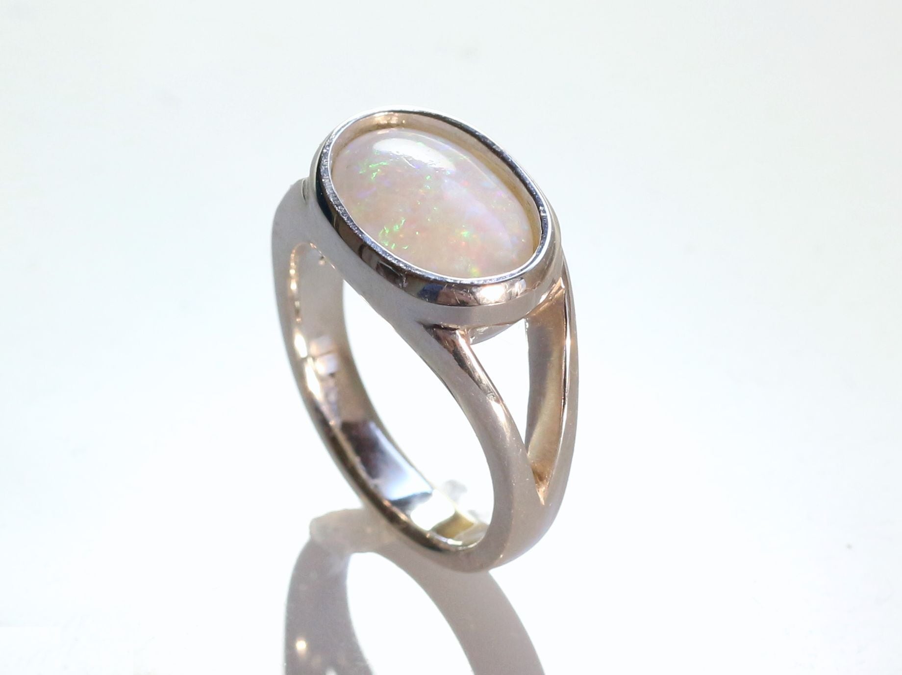 ホワイトオパールリング 1.95ct | Atelier Ozaki