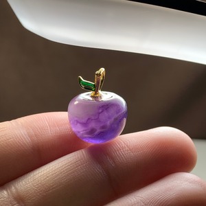 24.フローライトりんご・ペンダントトップ