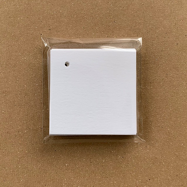 トンボ断裁紙で作ったペーパータグ（正方形）穴角・ひもなし