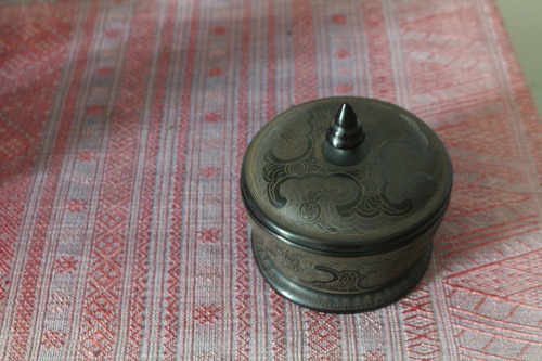 バガンの漆器　香合つまみ付き（ブラック）