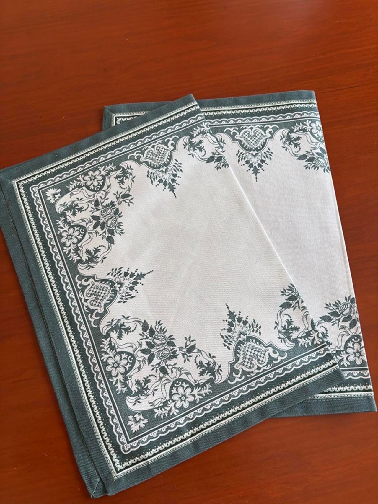 テーブルマット　2枚セット未使用品　グリーン　ジアン　ランチョンマット　19twd66