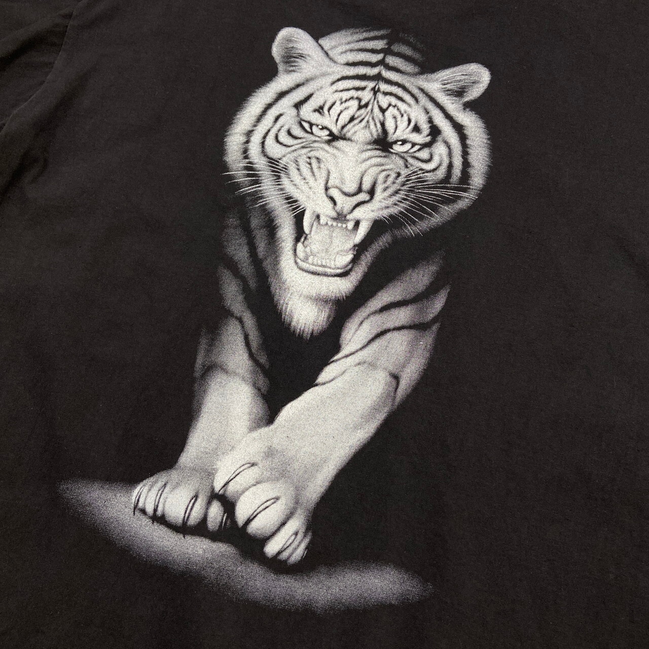 虎 トラ アニマル プリント Tシャツ メンズXL 古着 動物 黒色【Tシャツ 