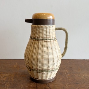 藤編みウォーターピッチャー