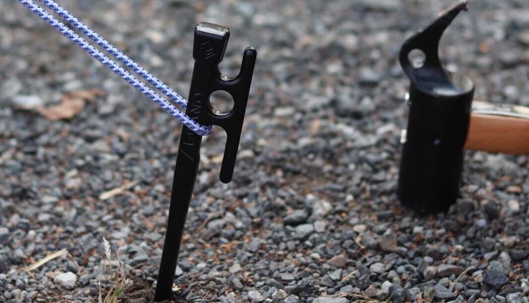 IWANO 岩野 ペグ 31本（30cm）+ツールボックス+その他ペグ1本付き IWANO