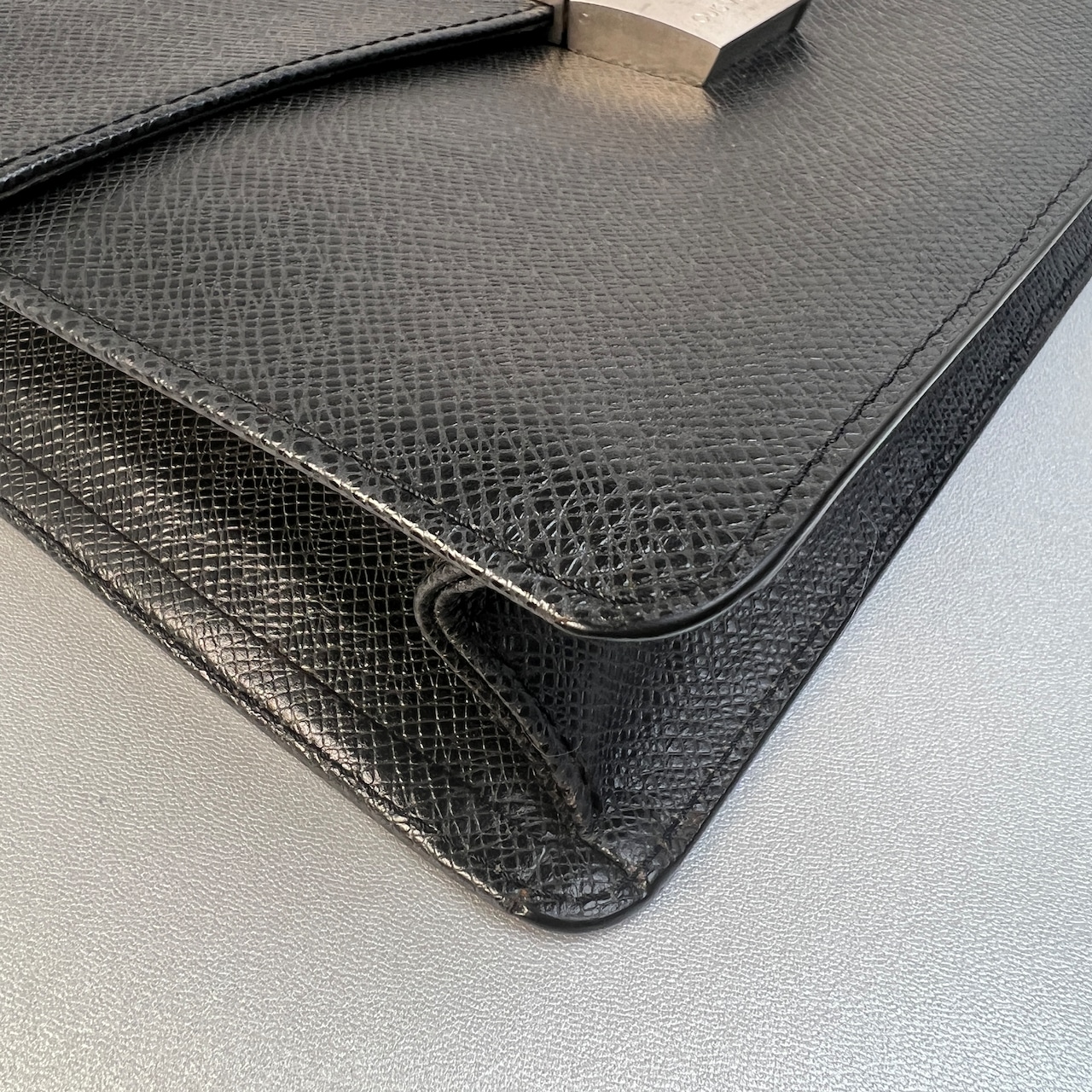 LOUIS VUITTON ルイヴィトン  タイガ レザー ハンドバッグ ブラック A-10535