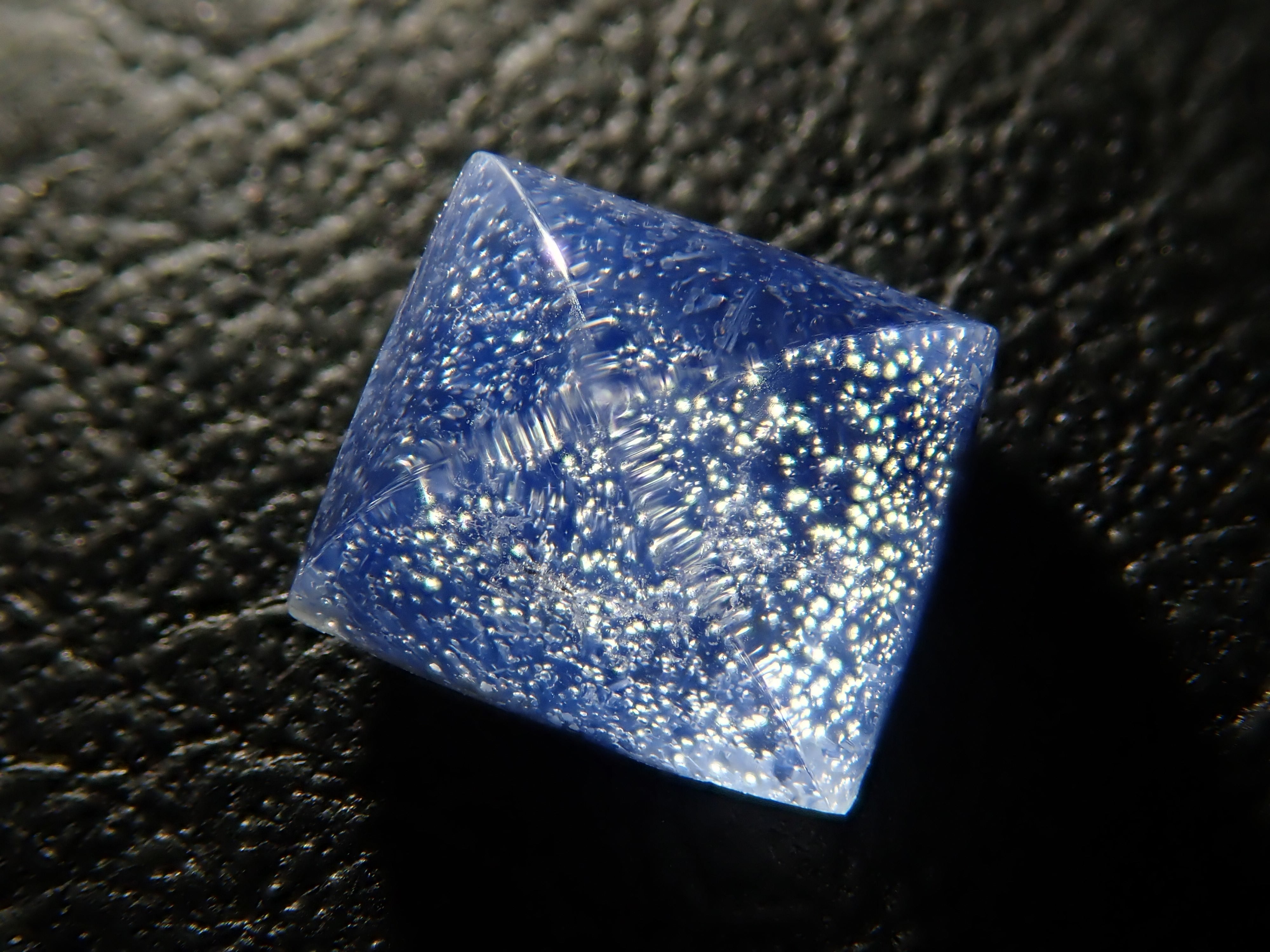 ブラジル産デュモルチェライトインクォーツ 1.275ct