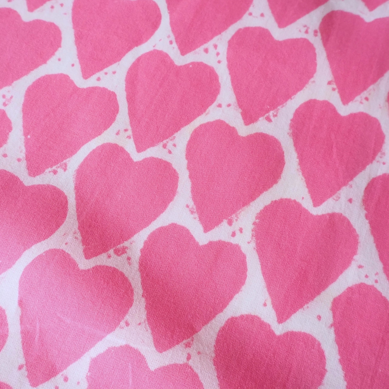 ブロックプリント生地【50cm単位】インド綿 ハート柄 ピンク #25810-PK1【再入荷】