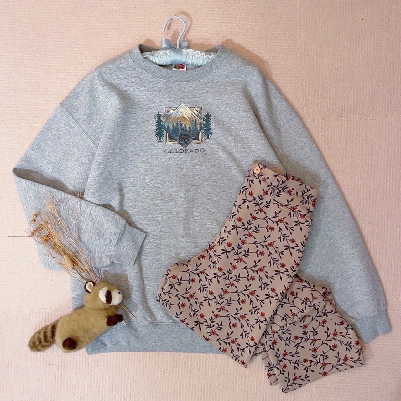 mountain tree print gray big sweat
