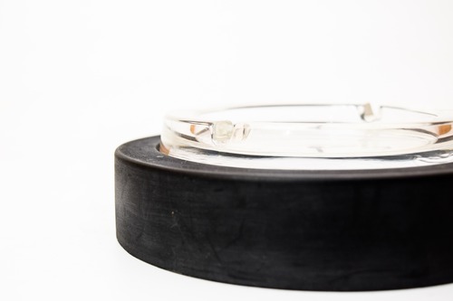 灰皿もしくは時計