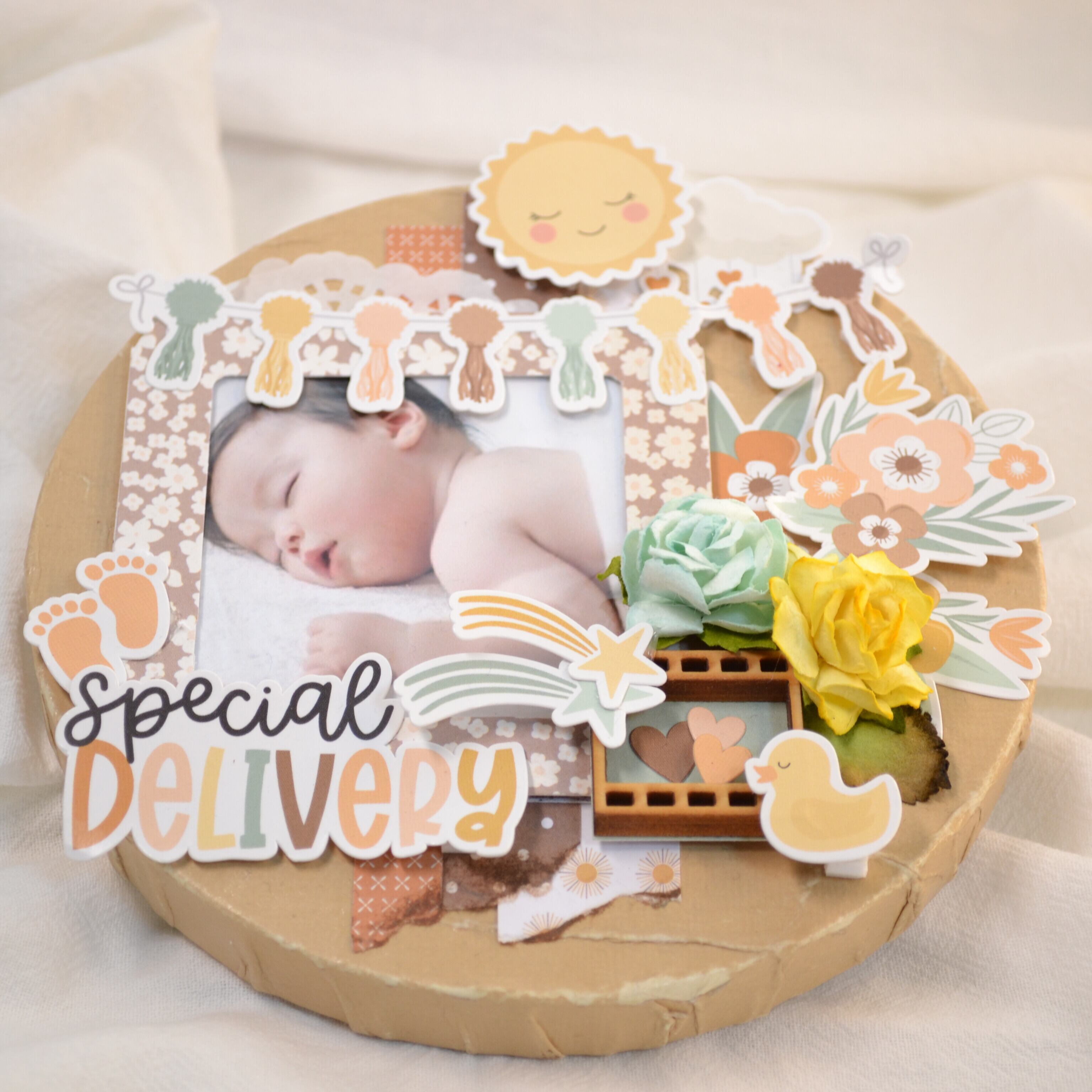 期間限定価格【お試しサイズ】円形フォトフレーム(ベージュ)男女共用※ユニーク好きなこだわりママさんへ