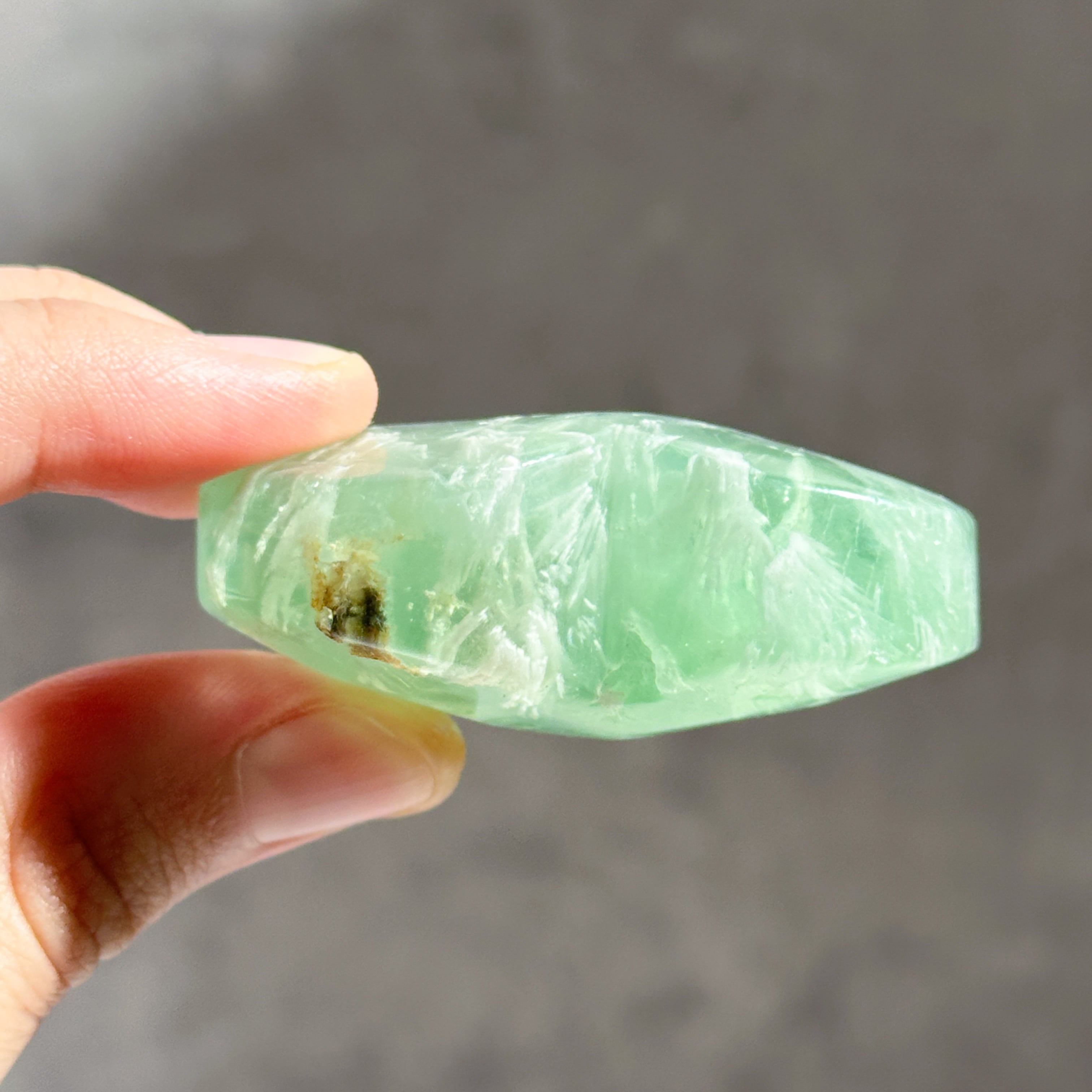 エンジェルフェザーフローライトハート 32◇ Angel Feather Fluorite