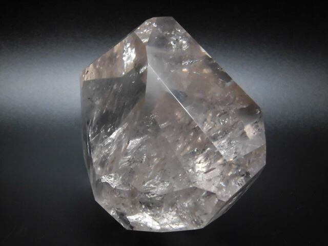 ずっしり約1.6kg 【送料無料】【高品質】ブラジル産多面カット水晶