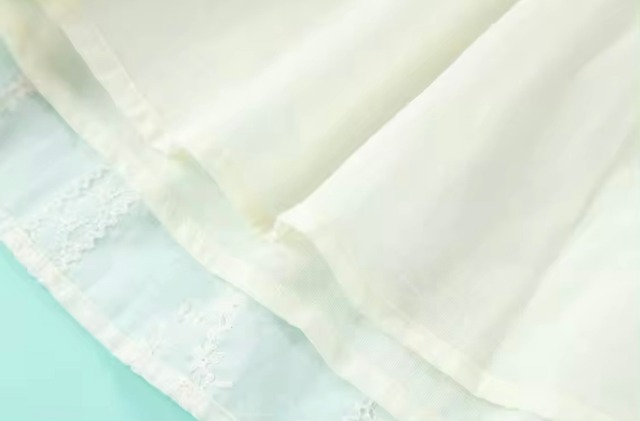 スカラップブラウス