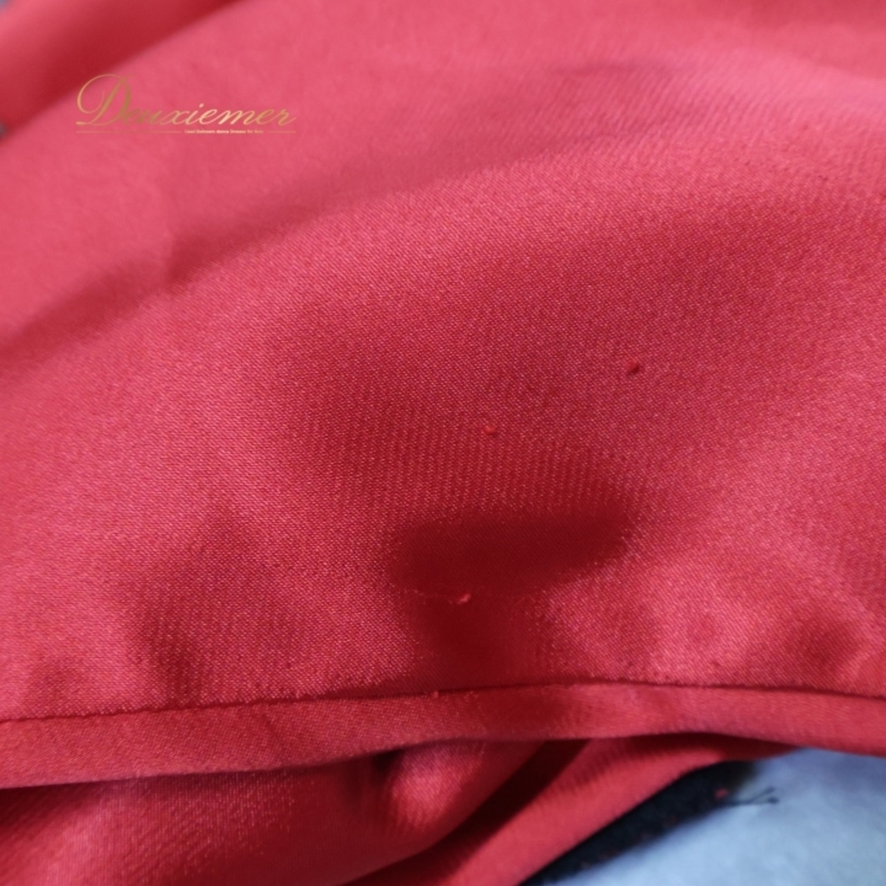 社交ダンス 衣装 ワンピース ドレス 赤 光沢 軽い パーティ 発表会 パーティドレス デモ 薄い ブラック系 レッド系 軽量 おしゃれ デザイン かわいい 上品 女性用 大人用 発表会衣装 フォーマル ダンス用舞台衣装 シンプル