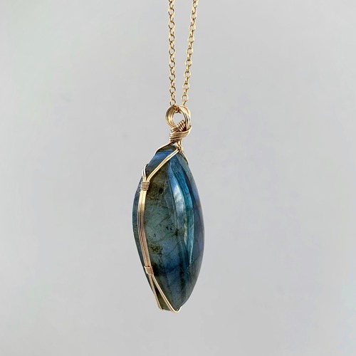 ラブラドライト　女神巻きペンダントトップ　Labradorite pendant